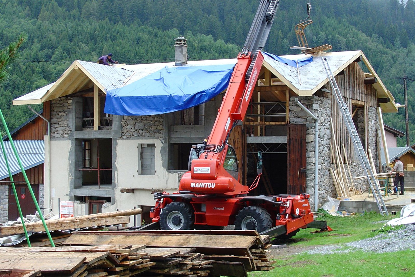Levage des éléments de toiture