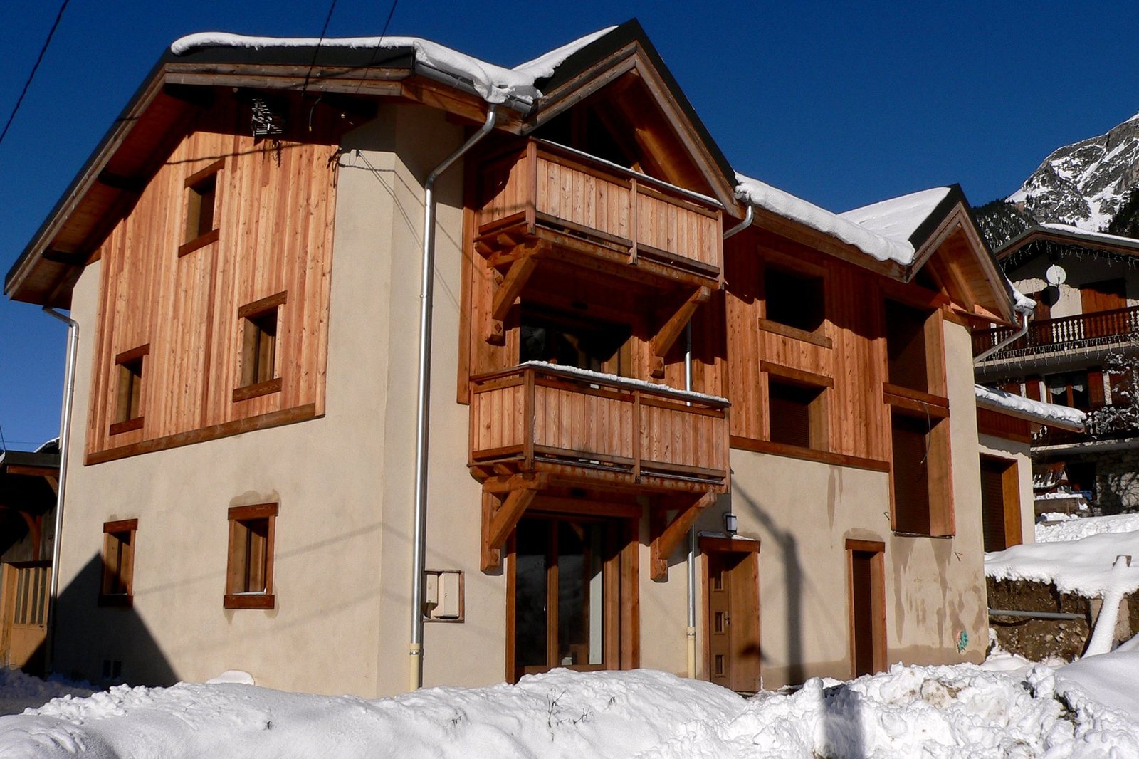 Façade de Lou Fenatchu en hiver